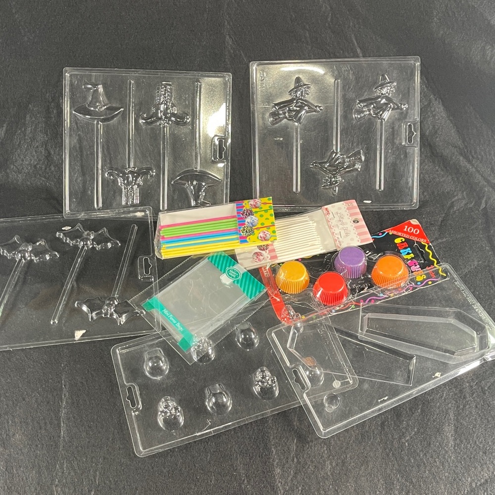 * *Bundle Halloween Plastic Candy Mold